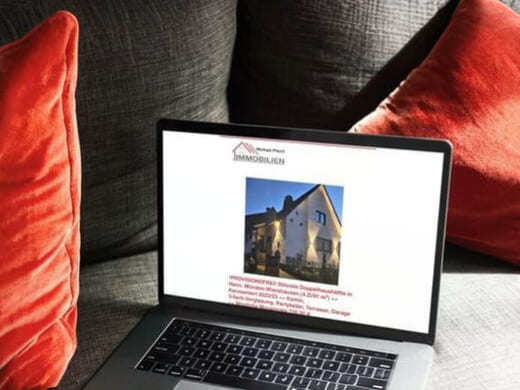 Werbeagentur möchte Texte umschreiben lassen von Texterin. Diese liest die Bestandstexte und hat viele kreative Ideen rund um die Text-Umschreibung.